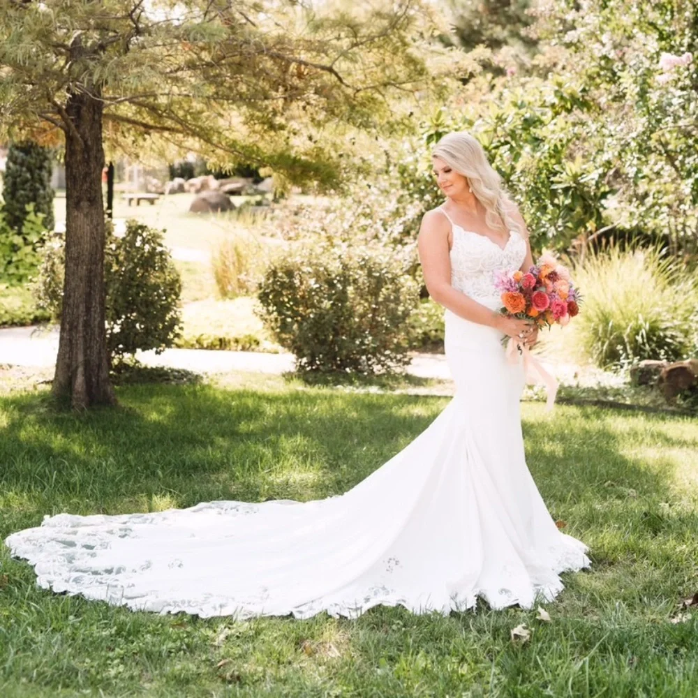 Stunning Pre-Owned Allure Bridals Wedding Gown - Ivory/Nude Lining, Size 10 - Picture 8 of 15
